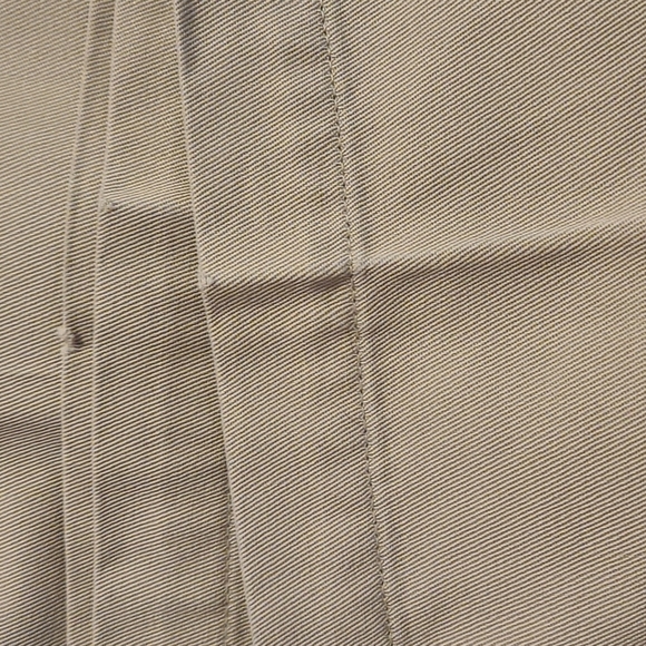 Men's Dockers Khaki Pants. Size 40X30 - Picture 5 of 6